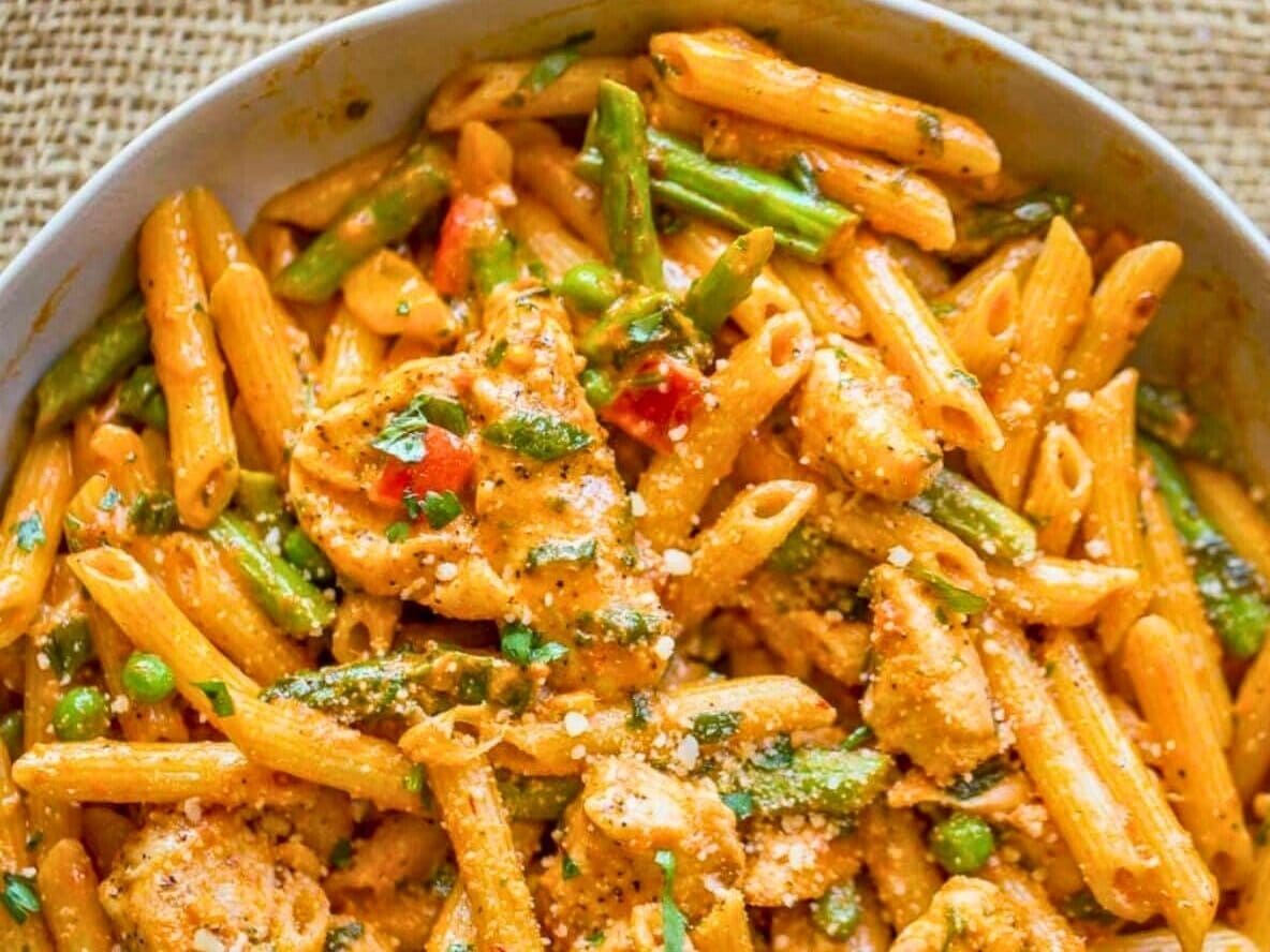 Spicy Chicken Chipotle Pasta (Copycat) - Dinner, then Dessert