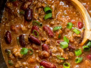 beef chili recipe made in the slow cooker