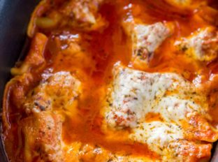 Slow Cooker Lasagna made with lasagna noodles, beef, mozzarella, ricotta and Parmesan cheese is the ultimate comfort food in just 20 minutes of prep time.