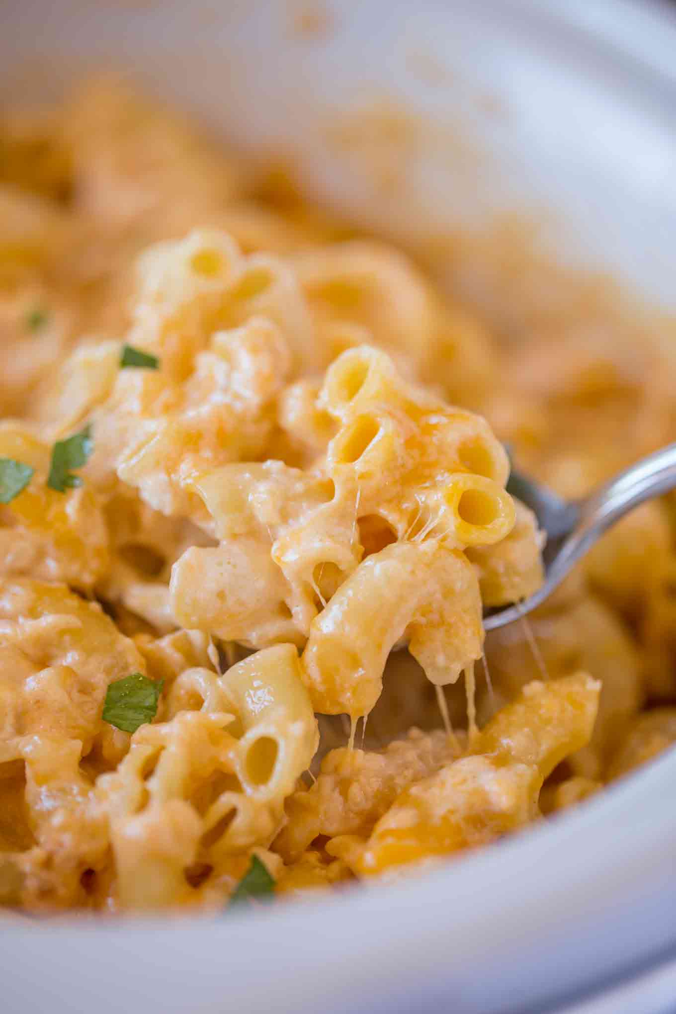 EASY Crock Pot Mac and Cheese (Slow Cooker Mac & Cheese!)