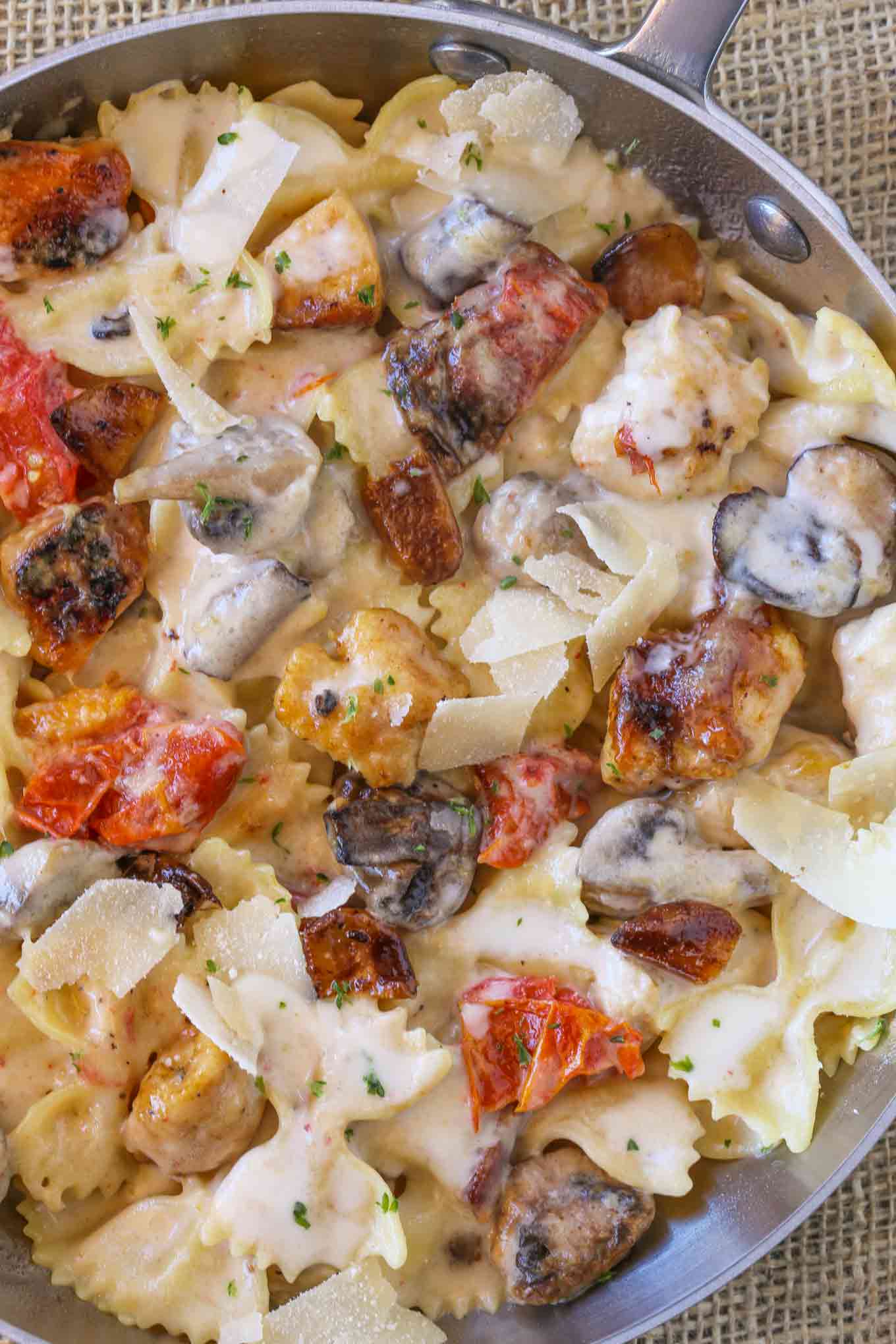Featured image of post Farfalle With Chicken And Roasted Garlic Cheesecake Factory Calories The cheesecake factory s skinnylicious menu is low calorie but that doesn t make it healthy