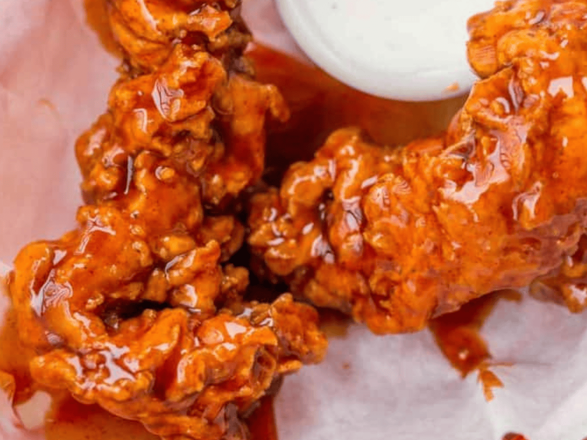 Chicken with dipping sauce
