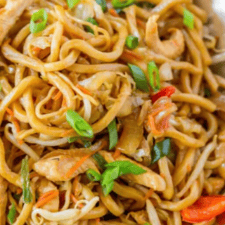 Noodles, chicken and veggies, in wok