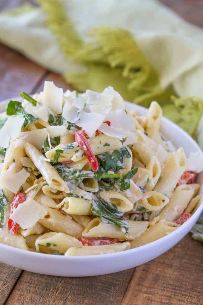 Cheesy Florentine Pasta in bowl