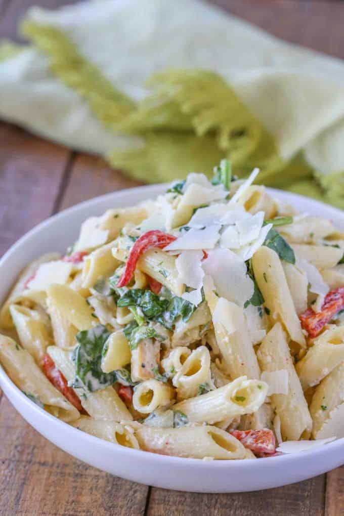 Spinach and bell pepper cheesy pasta