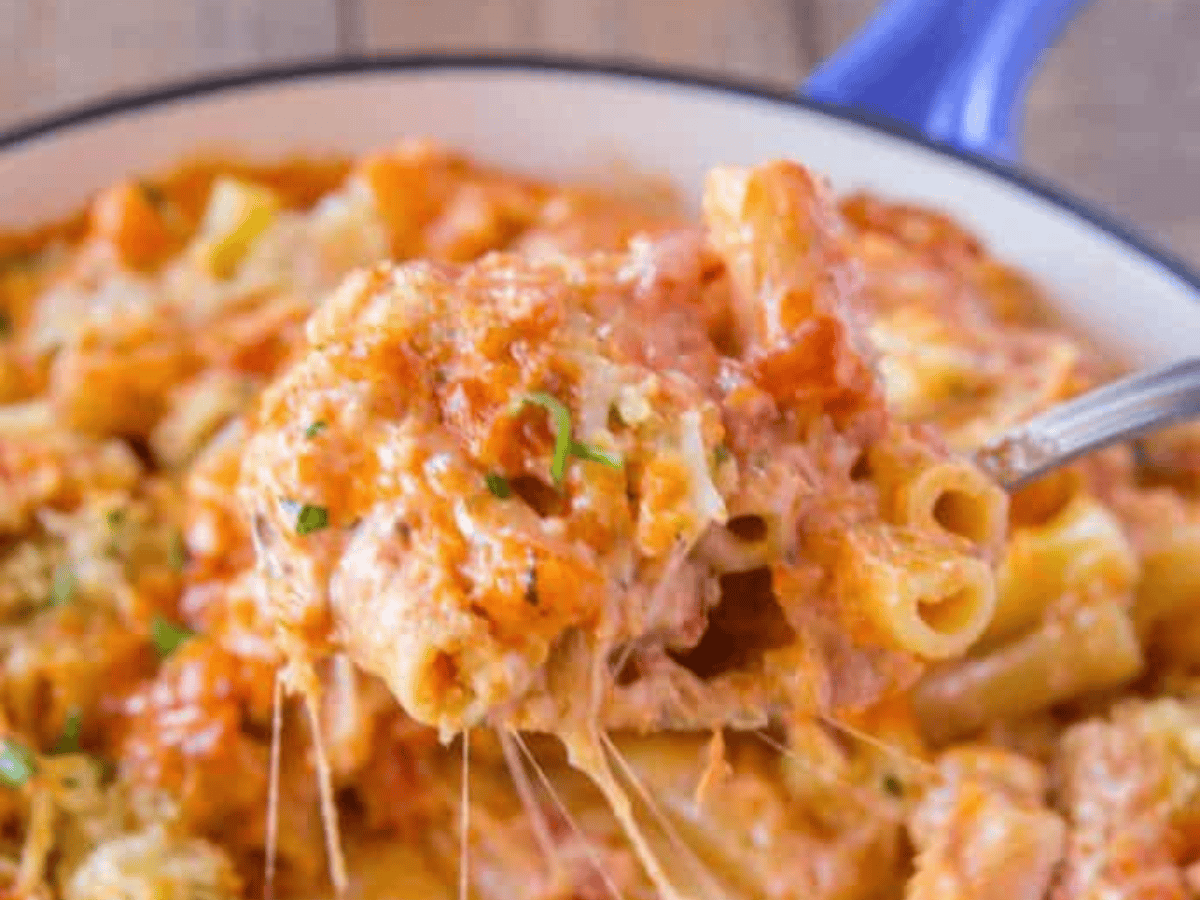 close up of fork taking a bite of cheesy pasta 