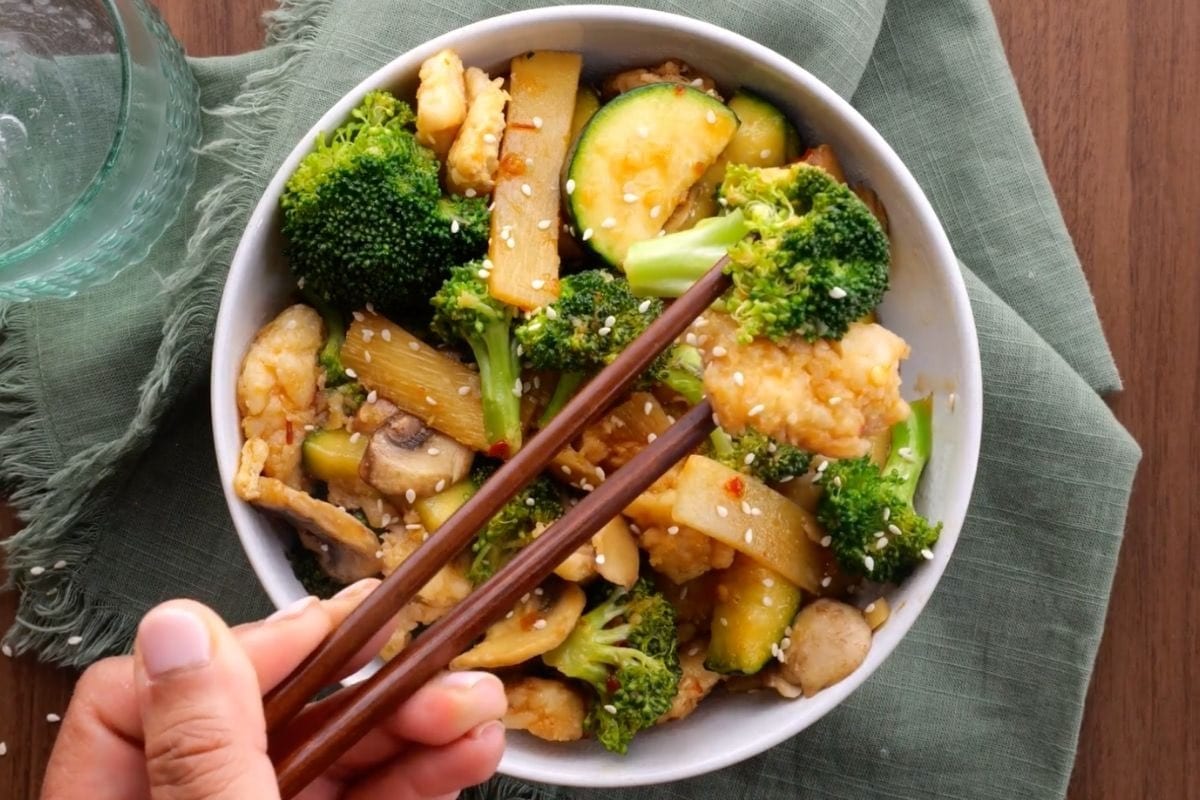 Hunan Chicken with chopsticks