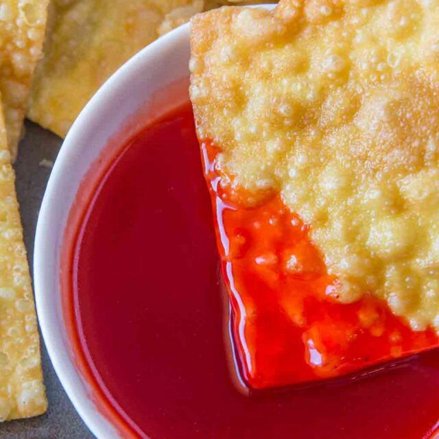 Crispy wonton dipped in sauce 4x3