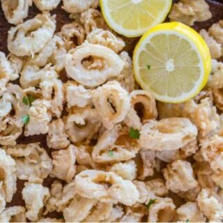Calamari with lemon slices