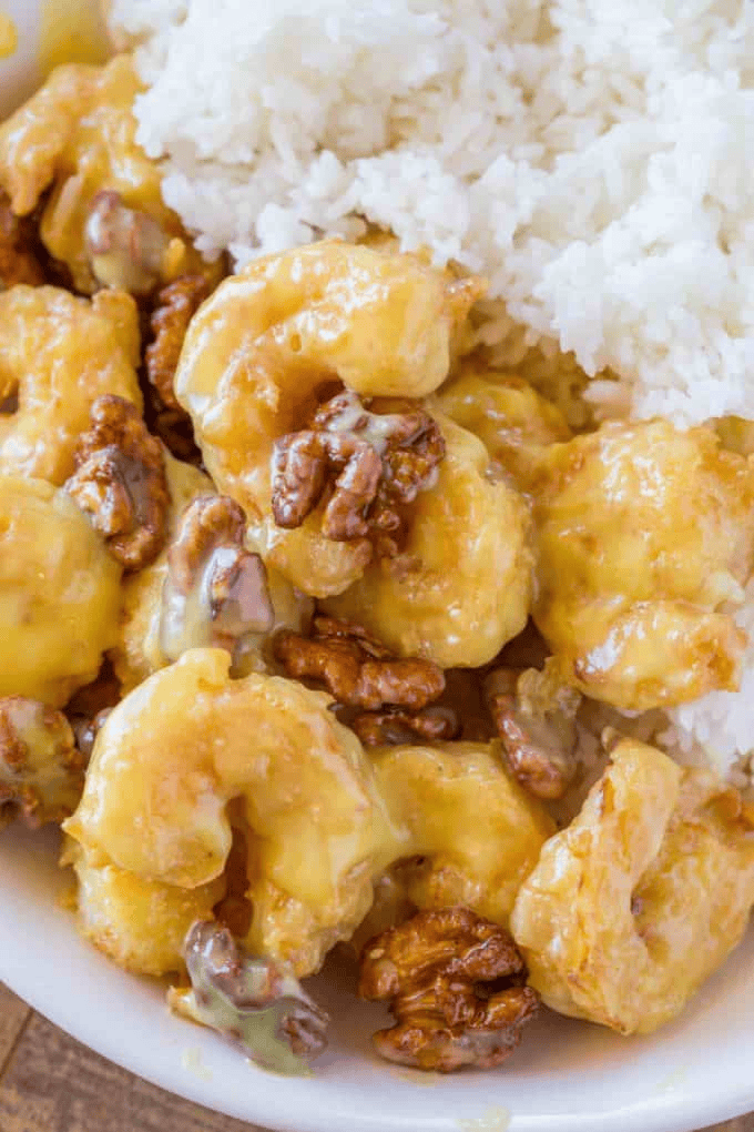 Shrimp and walnuts in honey sauce
