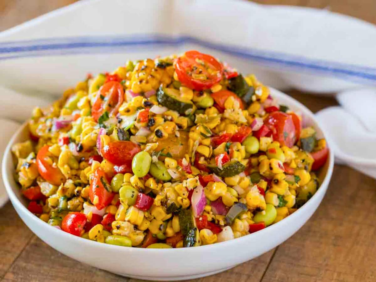 Vegetable salad in a bowl 4x3
