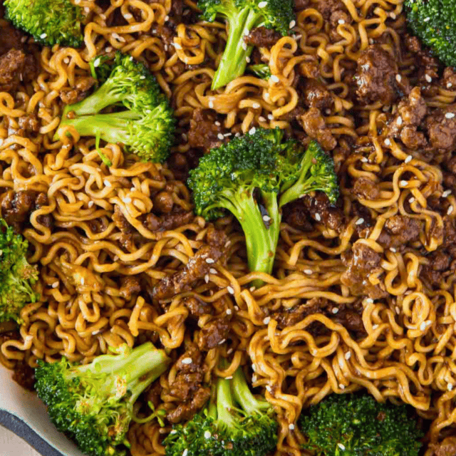 Cooked ramen stir fry with ground beef and broccoli in pan