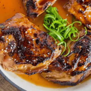 several thighs in cast iton with scallions