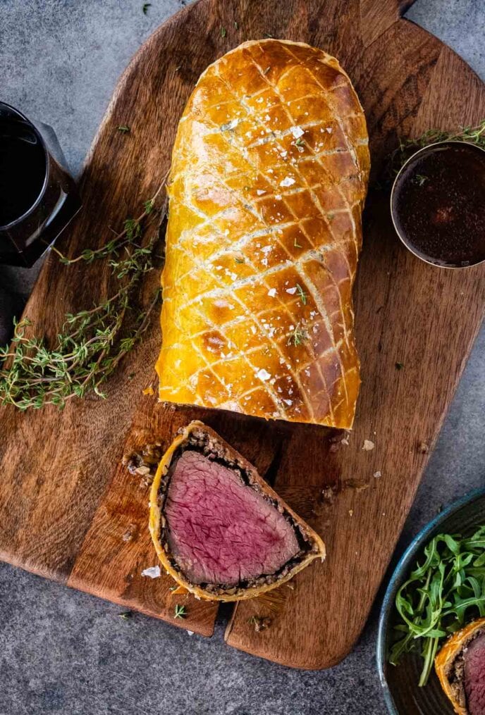 https://dinnerthendessert.com/wp-content/uploads/2018/11/Beef-Wellington-16-688x1015.jpg