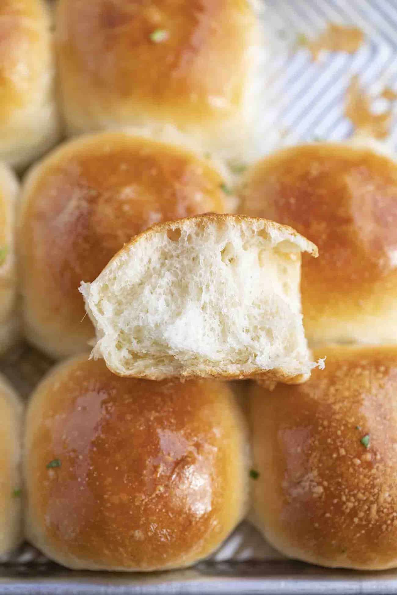 EASY DINNER ROLLS RECIPE