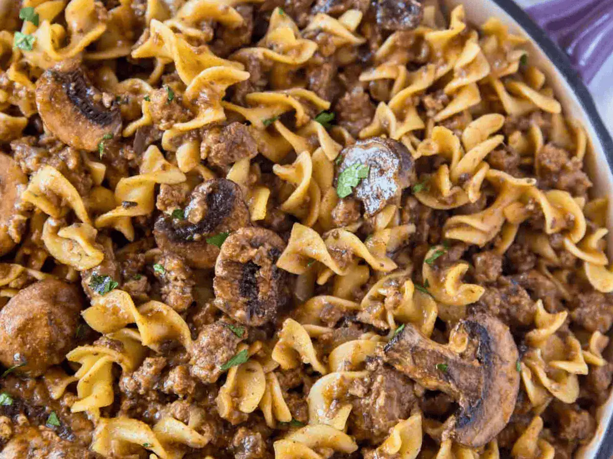 Noodles served with ground beef and mushrooms