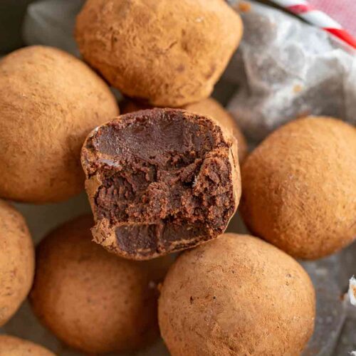 Chocolatey Truffles with Cocoa Powder