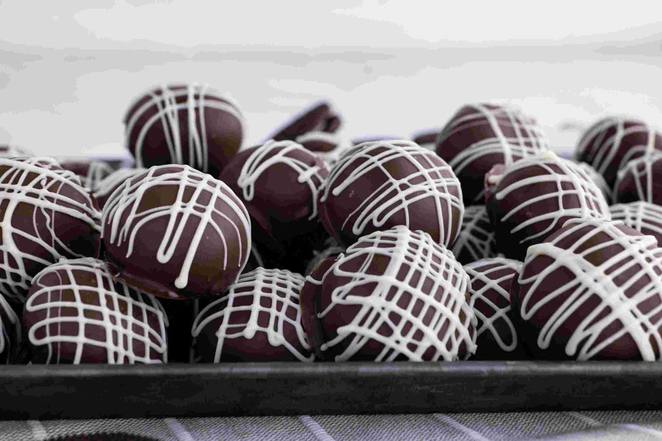 Oreo Balls (Oreo Truffles) on serving tray