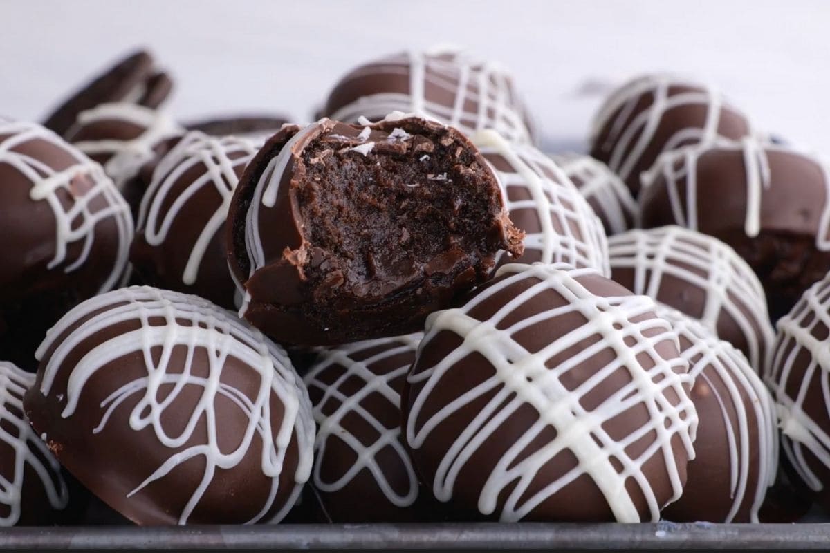 Oreo Balls (Oreo Truffles) on serving tray