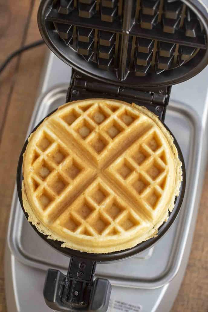 https://dinnerthendessert.com/wp-content/uploads/2019/01/Belgian-Waffles-688x1032.jpg