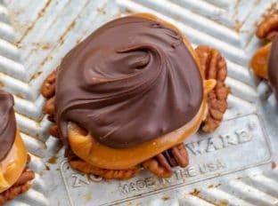 Chocolate Caramel Turtles