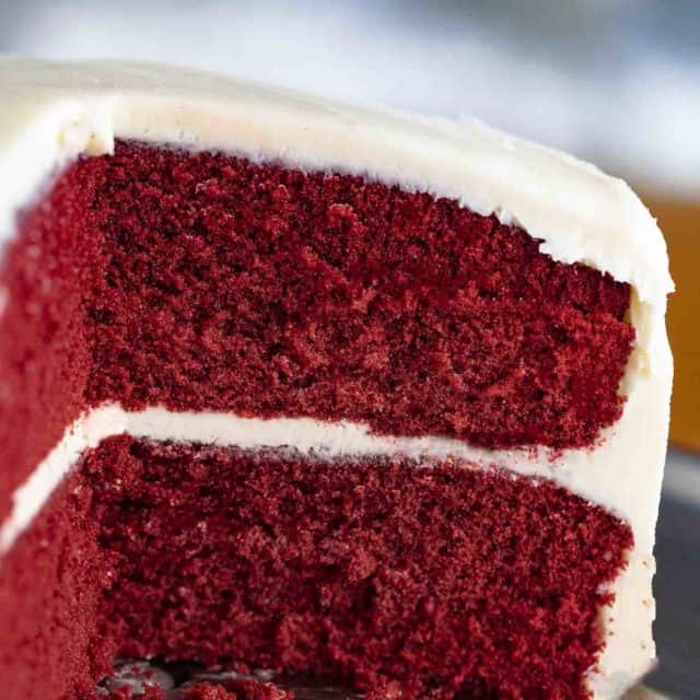 https://dinnerthendessert.com/wp-content/uploads/2019/01/Red-Velvet-Cake-640x640.jpg