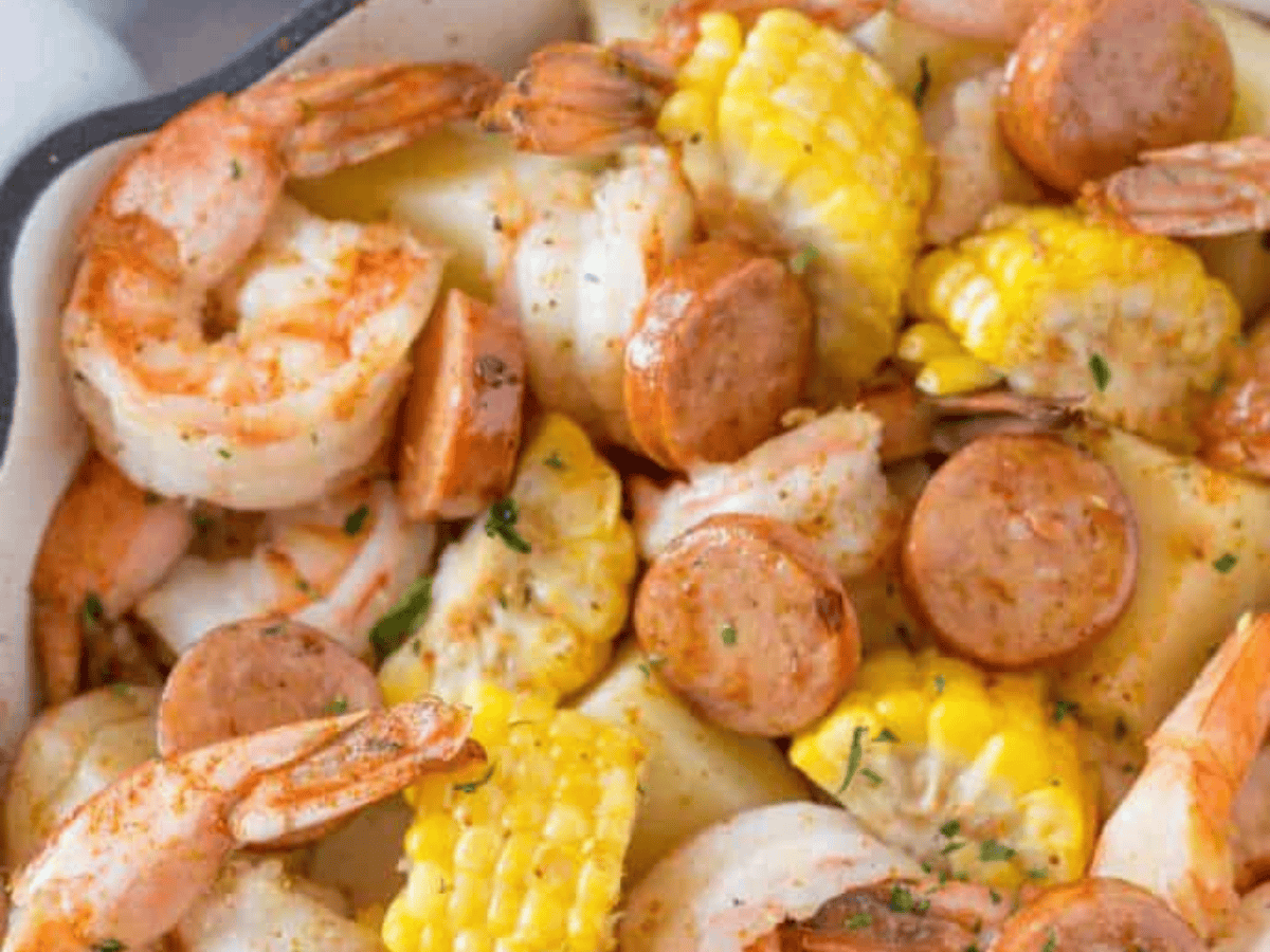 shrimp, sausage, corn an potatoes in a pan 