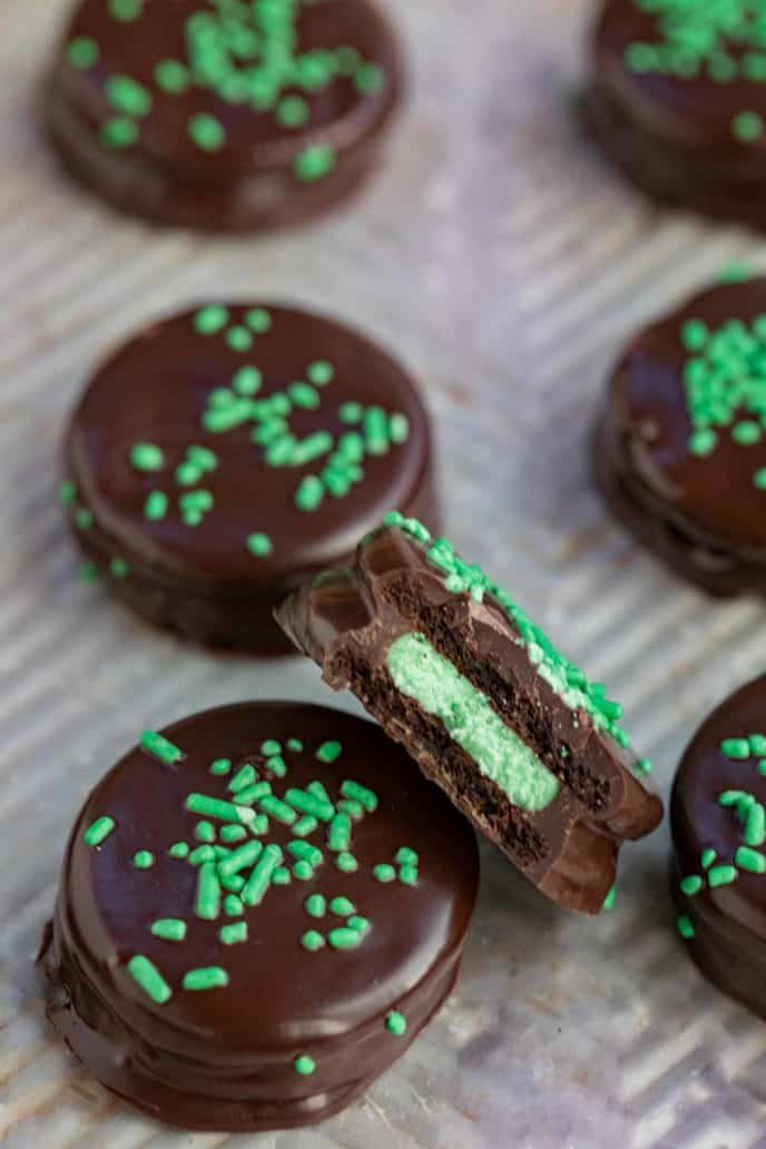 Chocolate Grasshopper Oreos