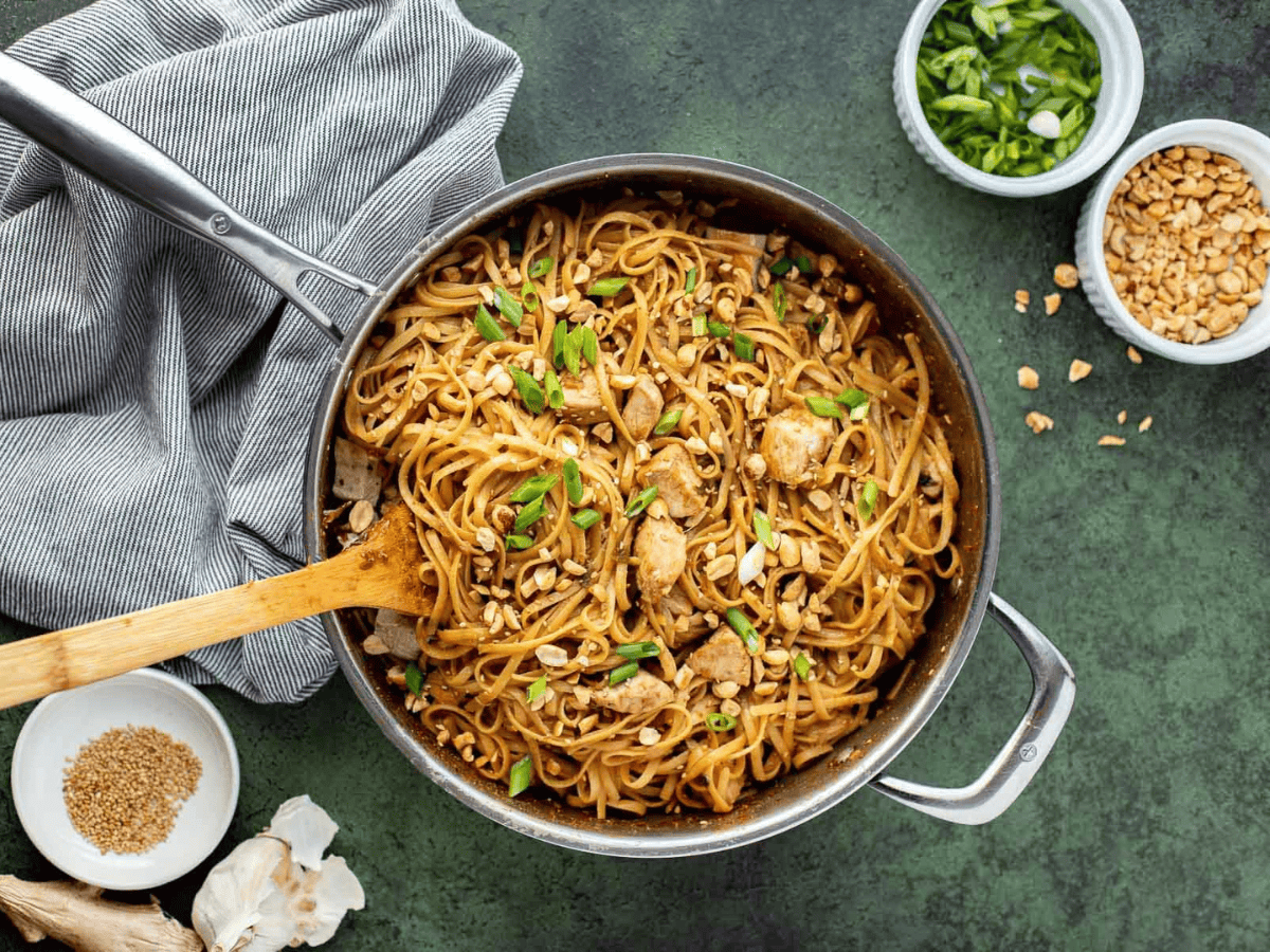 finished noodles and chicken in peanut sauce in pan