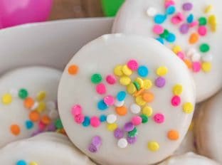 White Chocolate Easter Oreos