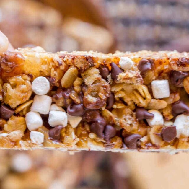 bar made with oatmeal and chocolate
