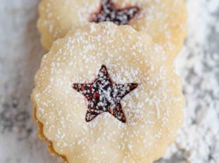 Linzer Cookies with Raspberry Filling