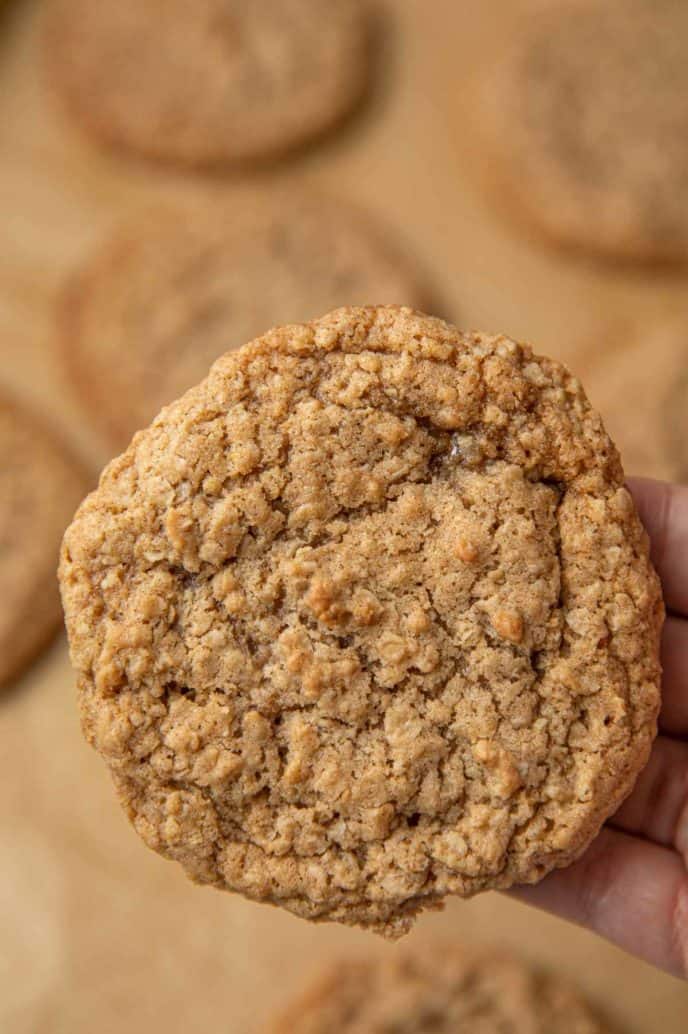 https://dinnerthendessert.com/wp-content/uploads/2019/03/Oatmeal-Cookies-2-688x1034.jpg