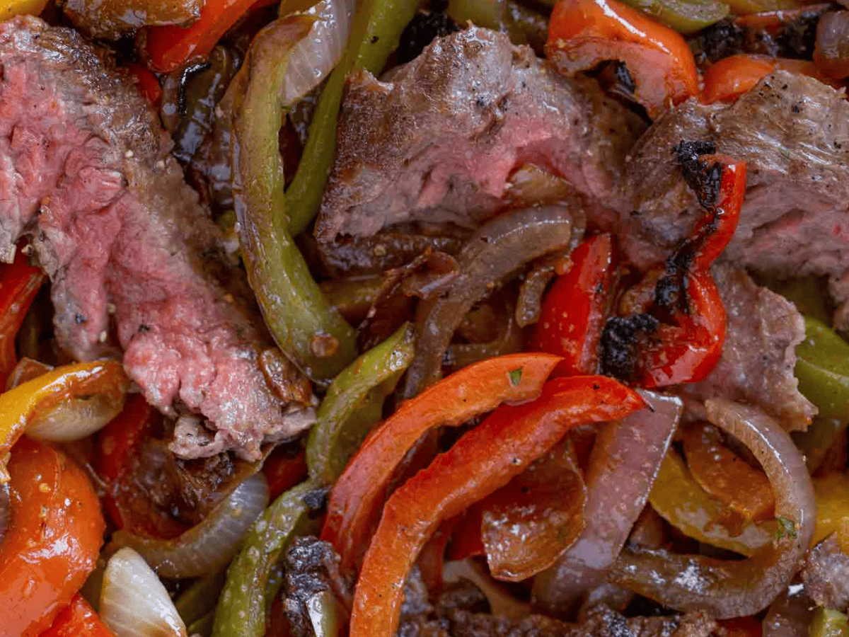 close up veggie and steak 