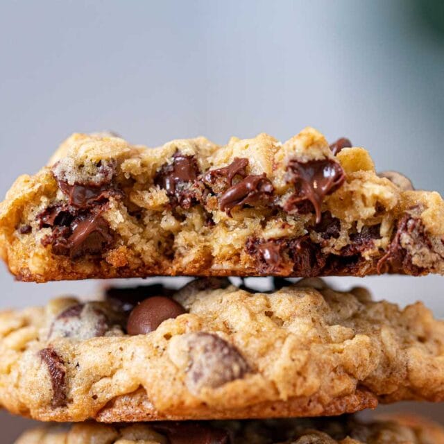 Cookies in stack cross section of cookie on top 4x3