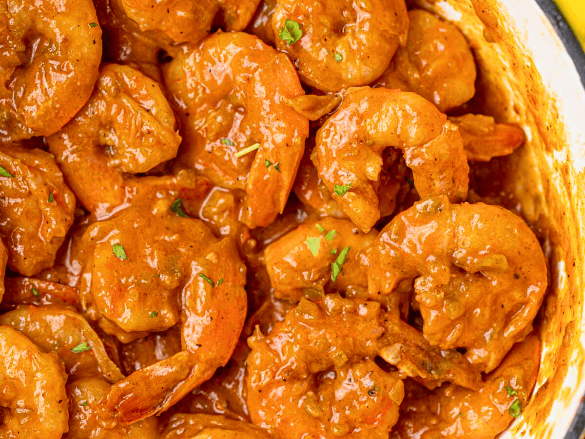 Cooked shrimp in sauce in skillet