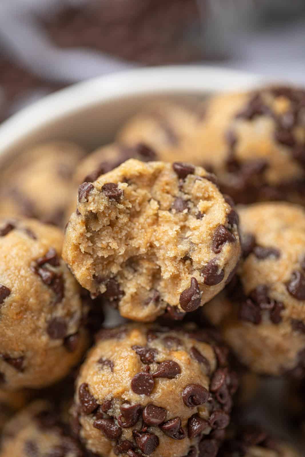 Edible Chocolate Chip Cookie Dough (Mix-In Ideas!) [VIDEO] - Dinner ...