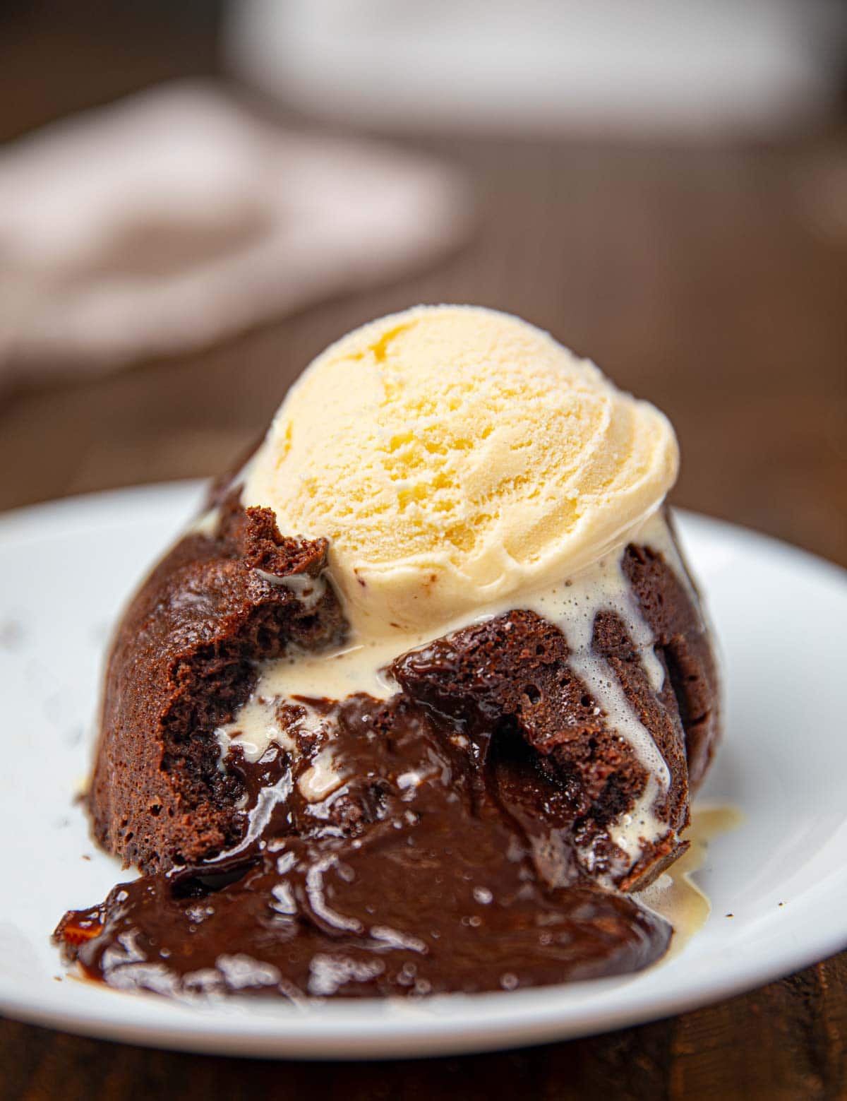 Hot Chocolate Cake With Ice Cream