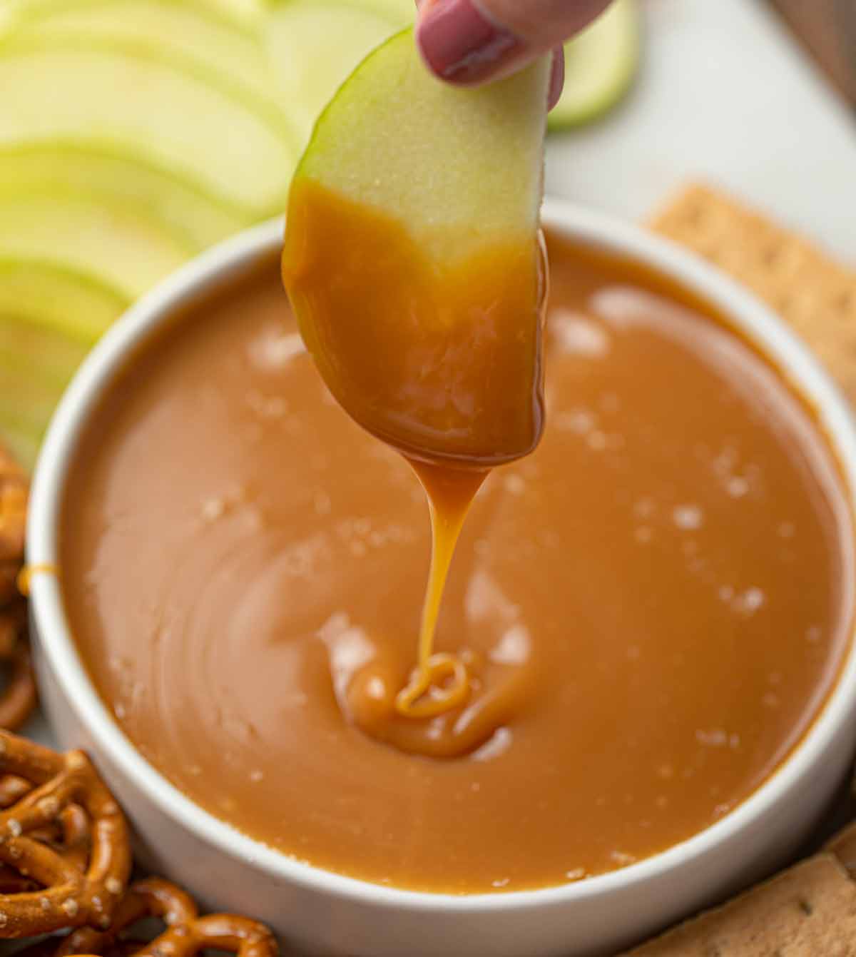 Apple Dipped in Caramel Fondue