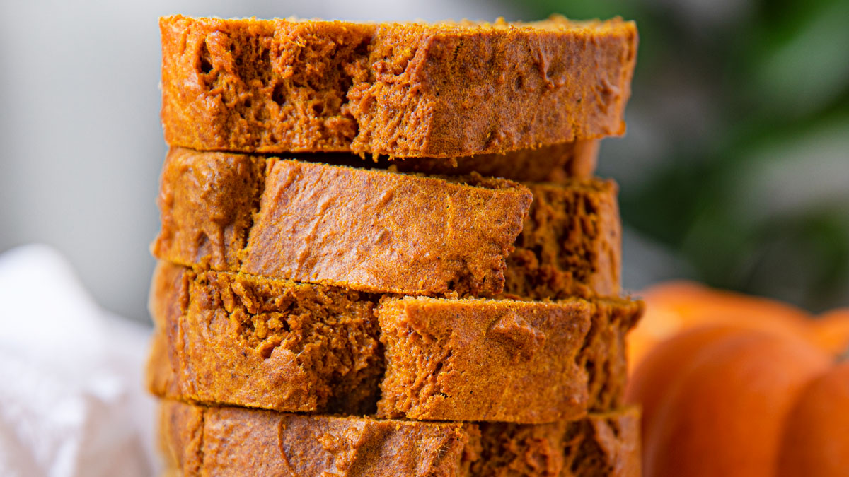 https://dinnerthendessert.com/wp-content/uploads/2019/10/Pumpkin-Bread-16x9.jpg