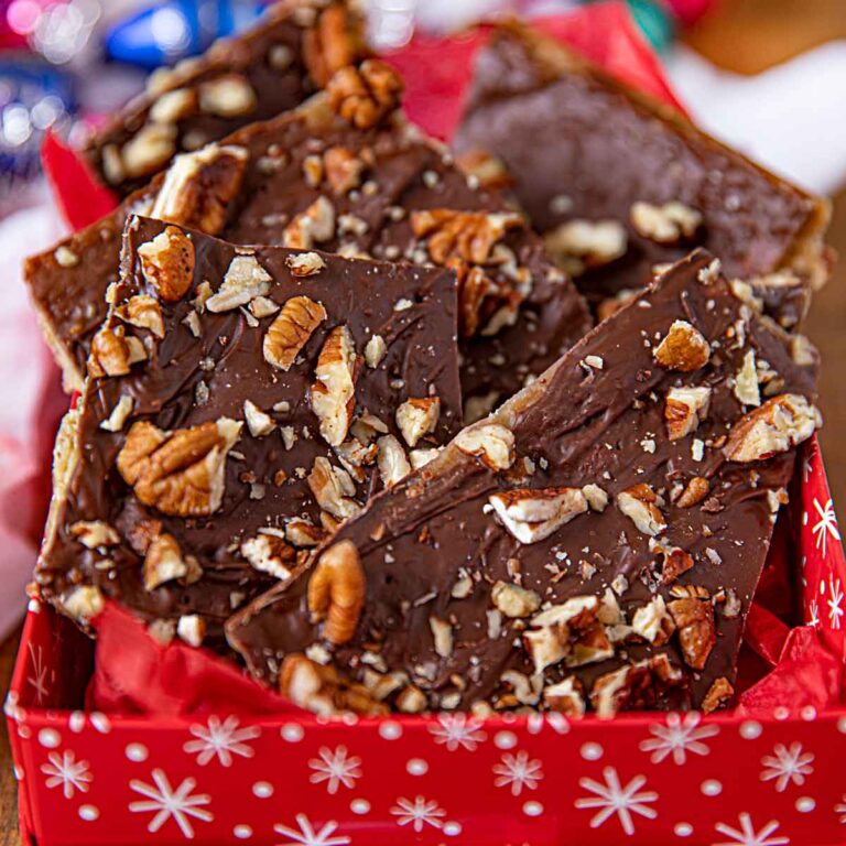 Easy Saltine Toffee (Christmas Crack!) [VIDEO] - Dinner, then Dessert