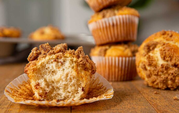 Easy Cinnamon Coffee Cake Muffins With Crumb Topping