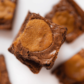 Baked desserts cut into little squares