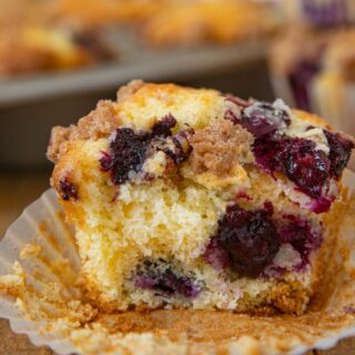 Blueberry Muffin with Cinnamon Crumb Topping