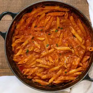 Sauce mixed in with cooked pasta ready to serve