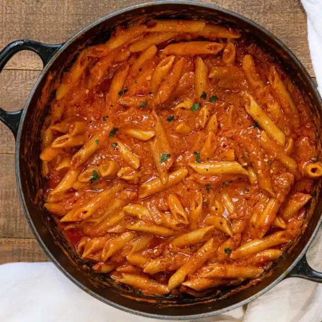 Sauce mixed in with cooked pasta ready to serve