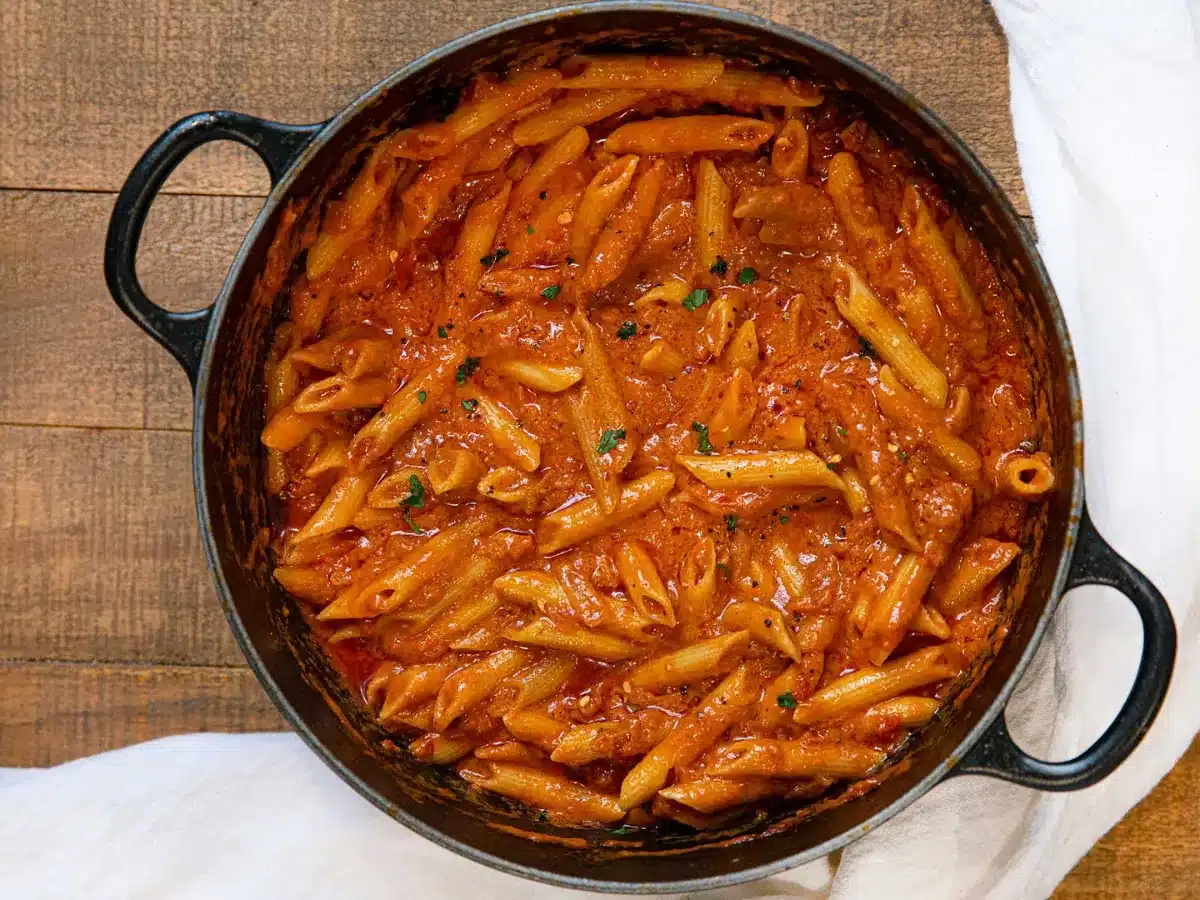 Sauce mixed in with cooked pasta ready to serve