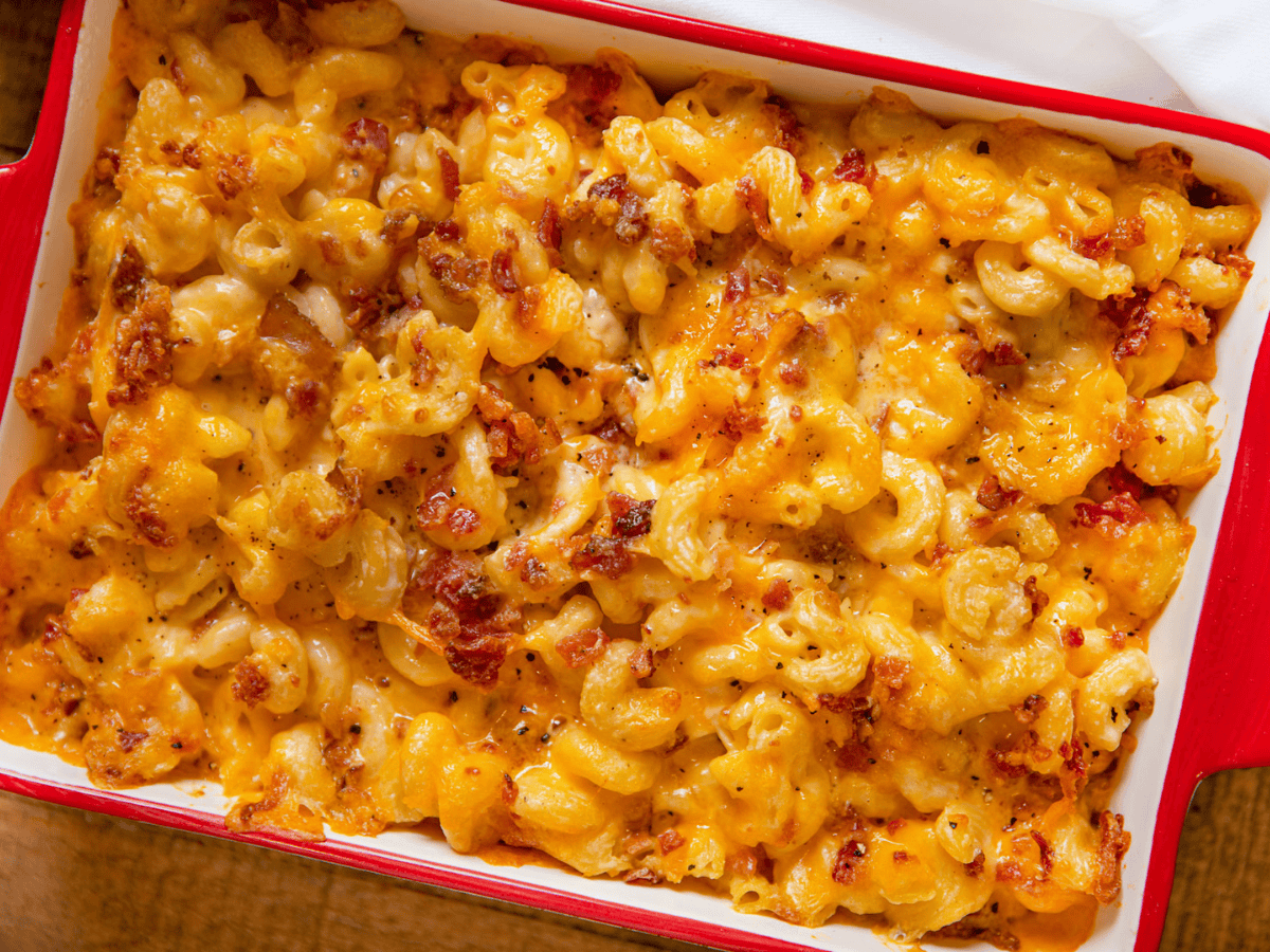 cheesy noodles in a dish 