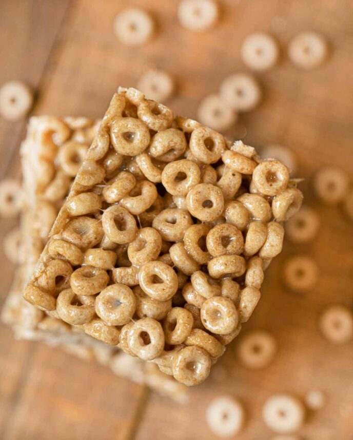 Barres de céréales Cheerios en pile, vue du dessus