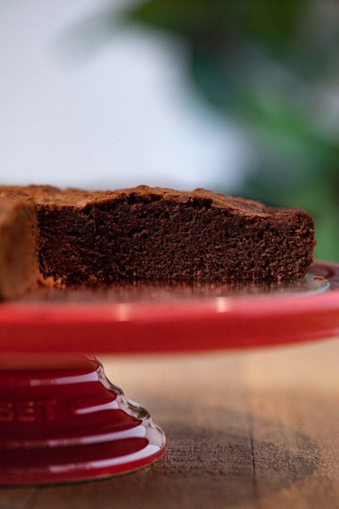 Nutella Cake cross section on cake stand